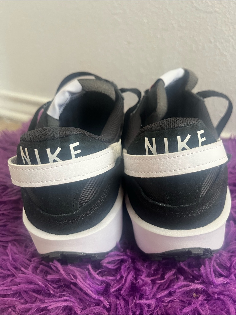 Nike Women’s Black & White Low-Top Sneakers - Picture 4 of 8